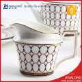 Awalong Knochen China Abendessen mit königlichen Design goldenen Felge Keramik Western Geschirr Set gesetzt